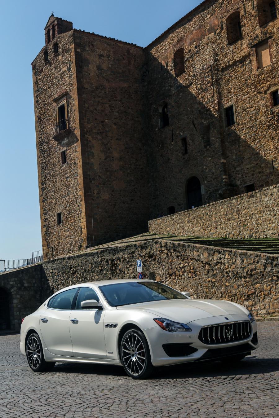  Maserati Quattroporte GTS GranSport 2016 года  (фото 31 из 46)